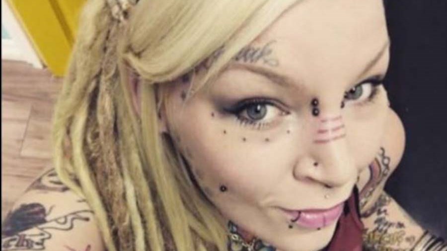 Ανατριχιαστικό – Έκοψε το δάχτυλο της για να το κάνει…μενταγιόν – ΦΩΤΟ