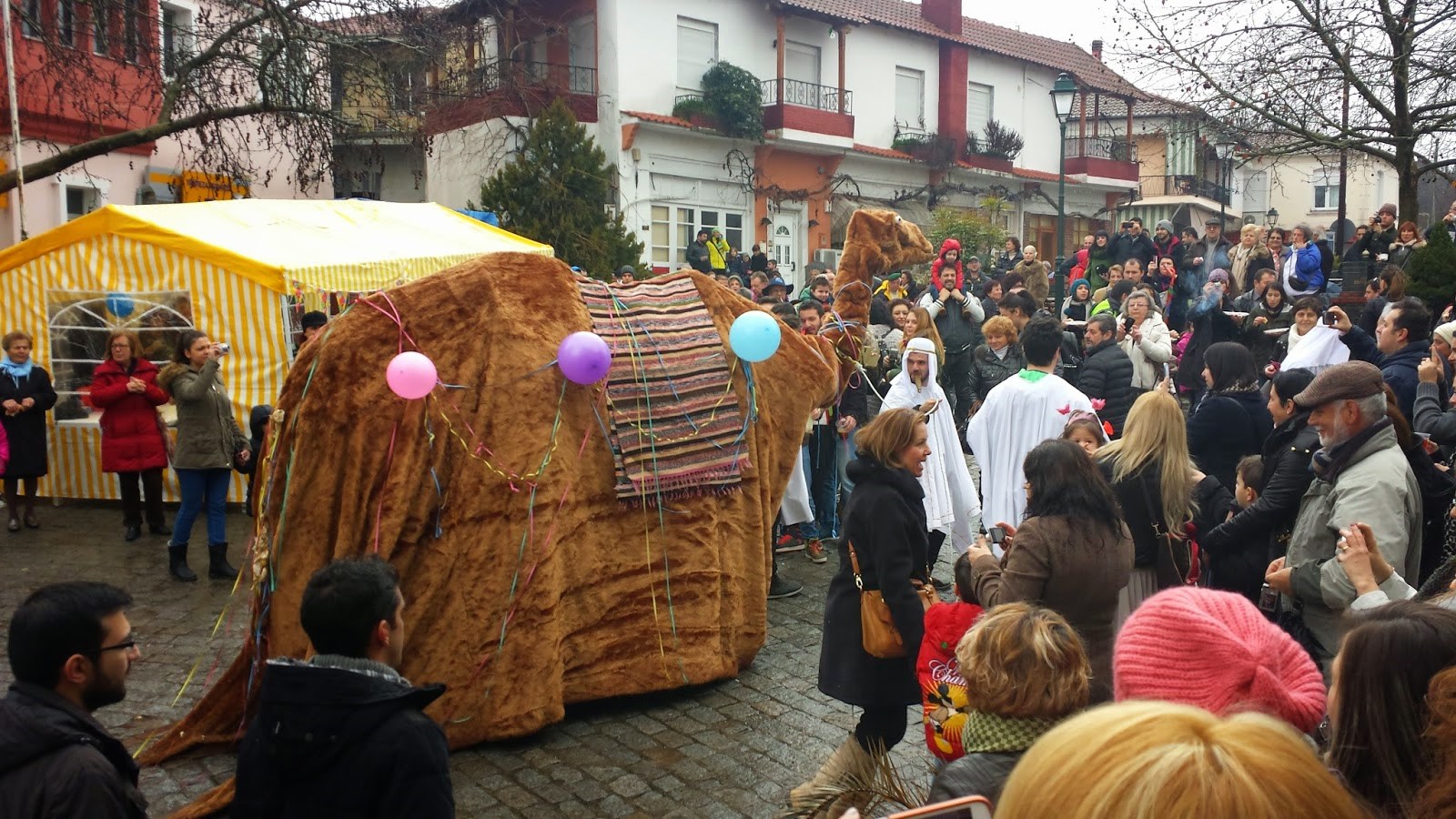 Αποκριάτικα έθιμα στην Καβάλα και την Ξάνθη: Η “χάσκα”, το κάψιμο του Τζάρου και η… καμήλα