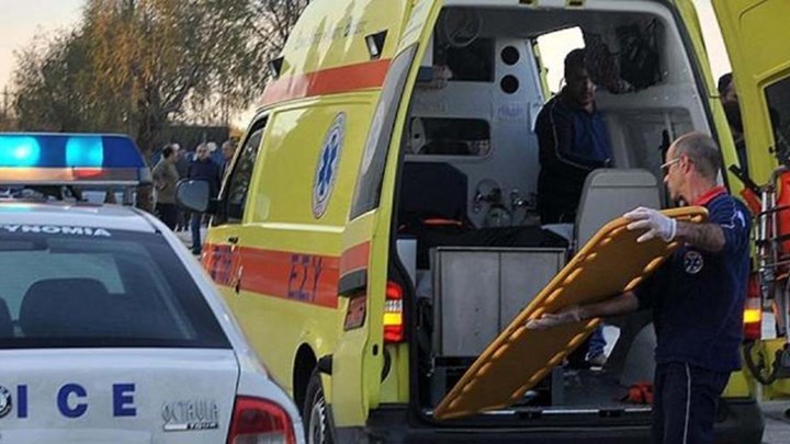 Αυτοκίνητο έπεσε σε χαράδρα – Τρεις τραυματίες