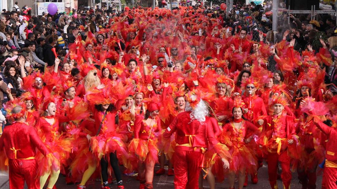 Η Πάτρα “χορεύει” στους ρυθμούς του καρναβαλιού: Απέραντο “ψηφιδωτό” χρωμάτων στην παρέλαση- ΦΩΤΟ- ΒΙΝΤΕΟ