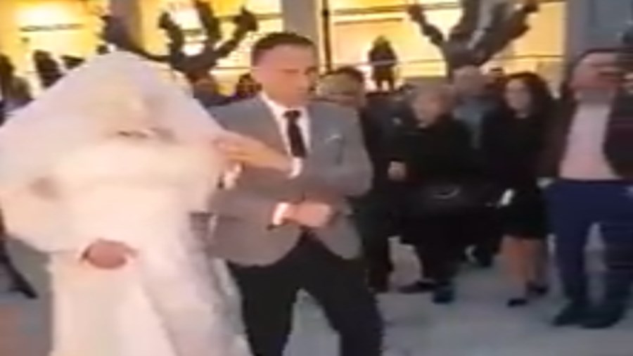 Τελικά η νύφη δεν ήταν… γυναίκα – Το “φυσάει και δεν κρυώνει” ο γαμπρός – ΒΙΝΤΕΟ