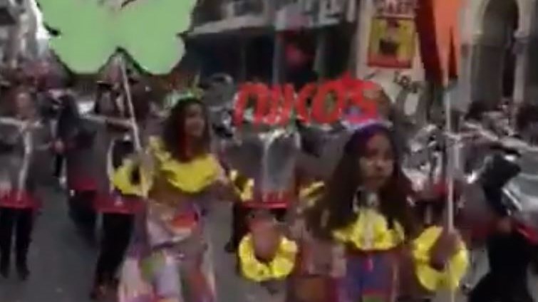 Ξεχωριστό θέαμα πέντε ωρών από 30.000 καρναβαλιστές στην Πάτρα – ΒΙΝΤΕΟ αναγνώστη