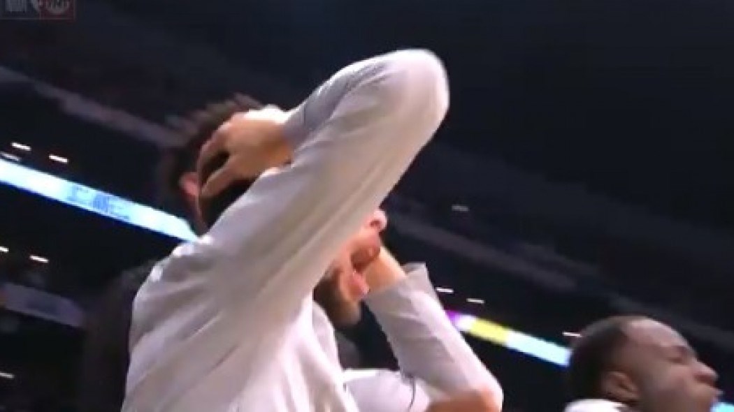 «Τρελάθηκε» ο Κάρι με την τάπα του Αντετοκούνμπο – ΒΙΝΤΕΟ