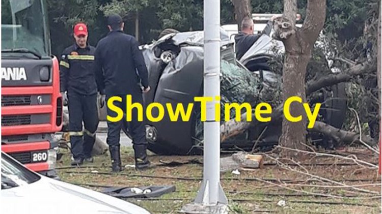 Με κατάγματα στο νοσοκομείο ο Ηλίας Βρεττός – Σμπαράλια το αυτοκίνητο – ΦΩΤΟ