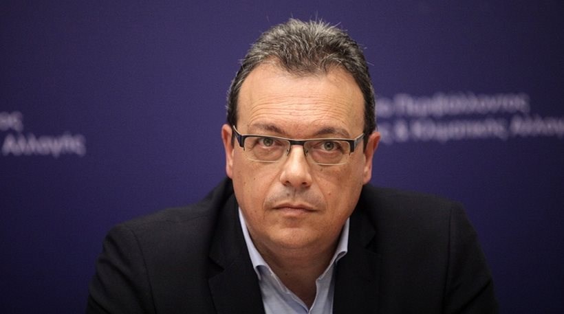 Σε κλίμα οδύνης η κηδεία της Πόπης Καραγιαννίδου – Συντετριμμένος ο Σωκράτης Φάμελλος