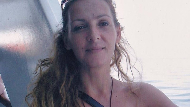 Ποια ήταν η δημοσιογράφος-παρουσιάστρια Καρολίνα Κάλφα που βρήκε τραγικό θάνατο όταν έπιασε φωτιά το σπίτι της στη Χαλκιδική