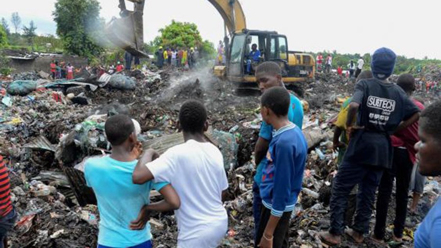 Τραγωδία στη Μοζαμβίκη – 17 άνθρωποι θάφτηκαν ζωντανοί στα σκουπίδια έπειτα από κατολίσθηση – ΦΩΤΟ