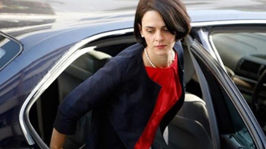 “Αυλαία” για τη… σκληρή του ΔΝΤ, Ντέλια Βελκουλέσκου στο Eurogroup – ΦΩΤΟ