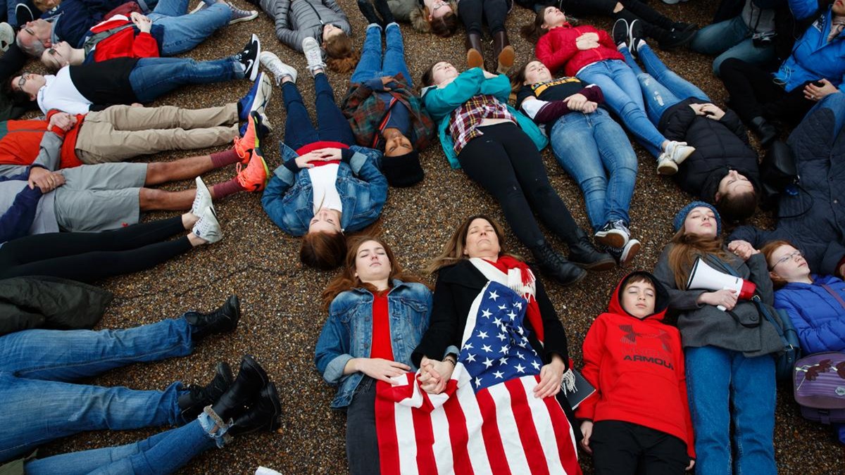 Μαθητική διαμαρτυρία έξω από τον Λευκό Οίκο με αίτημα την επιβολή αυστηρότερων ελέγχων στην οπλοκατοχή