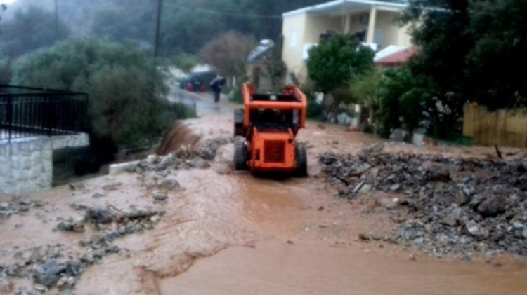 Πλημμύρισαν σπίτια στα Σφακιά από την ισχυρή βροχόπτωση – ΦΩΤΟ