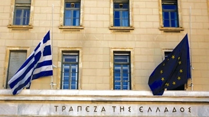 Μέλη του κινήματος κατά των πλειστηριασμών εισέβαλαν στην Τράπεζα της Ελλάδος- ΤΩΡΑ