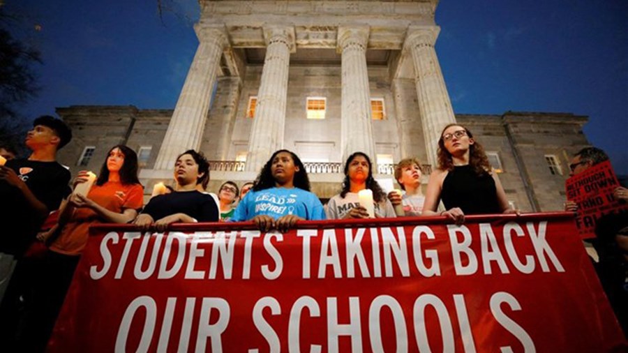 Αναβρασμός στις ΗΠΑ για την ένοπλη βία