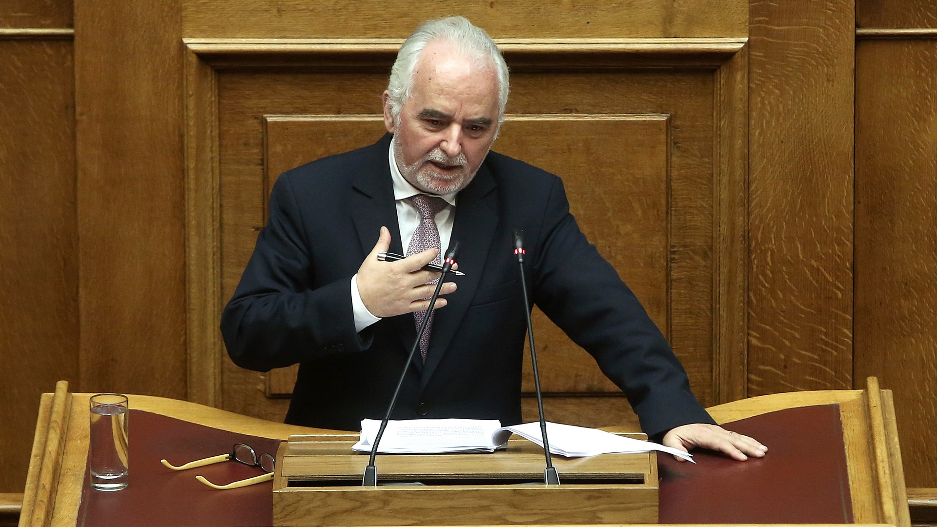 Εξοργισμένος και συναισθηματικά φορτισμένος ο Κουτρουμάνης: Ψάξτε τα πάντα, δε θα με βρείτε πουθενά γιατί δεν υπάρχω πουθενά – ΒΙΝΤΕΟ