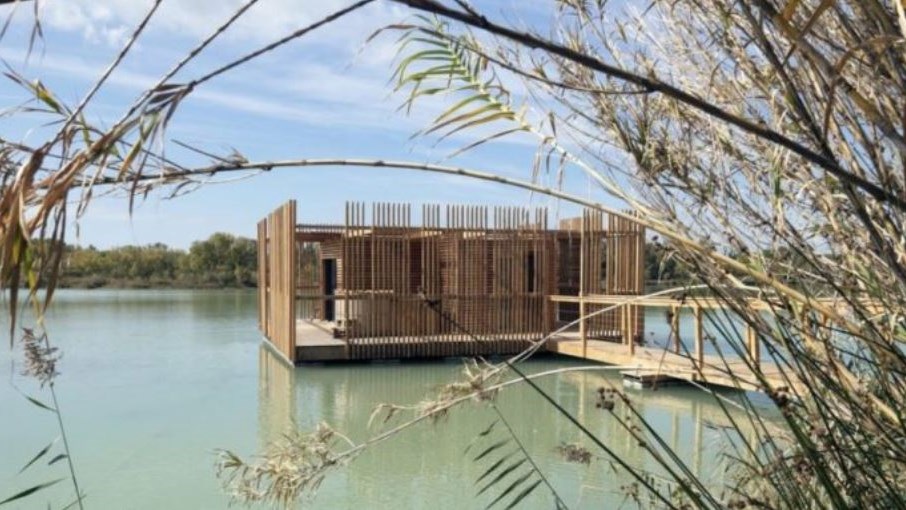 Αυτό είναι το ξενοδοχείο που… επιπλέει – ΦΩΤΟ