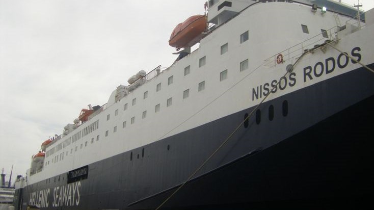 Στον Πειραιά επέστρεψε το “Νήσος Ρόδος” μετά από μηχανική βλάβη – Επιβαίνουν 416 άτομα