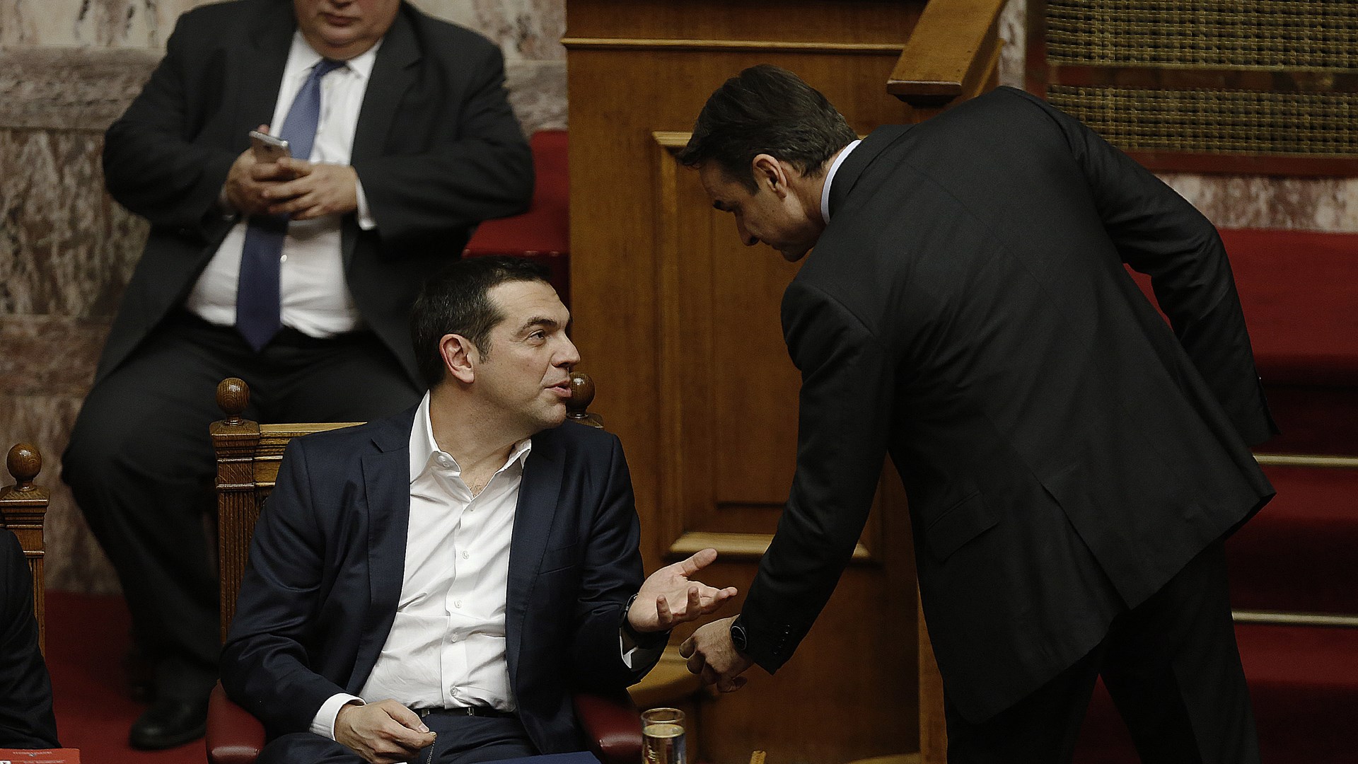 Ο διάλογος Τσίπρα-Μητσοτάκη στη Βουλή – ΦΩΤΟ