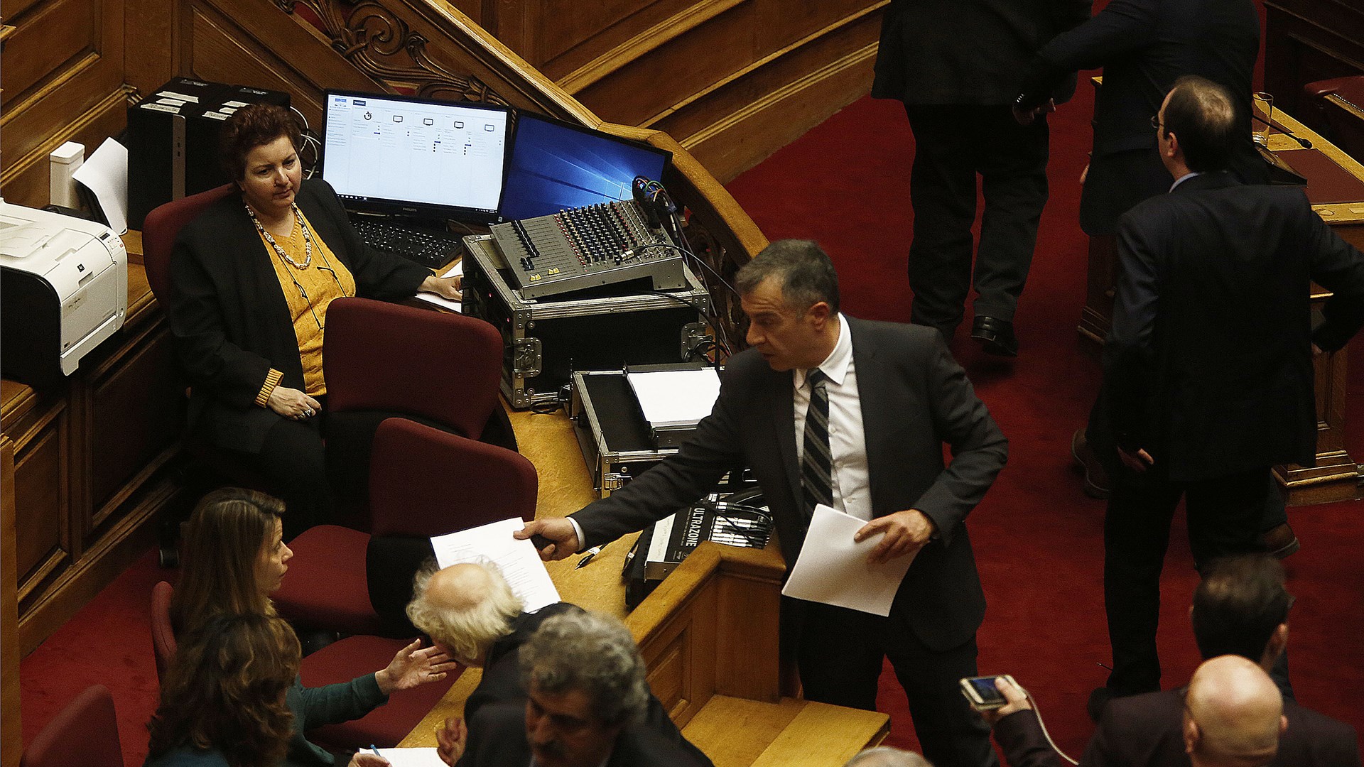 Δεν μίλησε στη Βουλή ο Σταύρος Θεοδωράκης –  Έκανε λόγο για διαδικασία κλωτσοσκούφι – ΒΙΝΤΕΟ