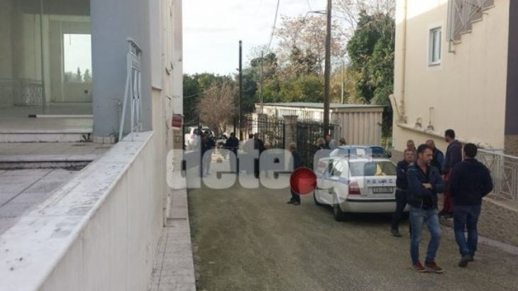 Σοκ στην Πάτρα – Αυτοκτόνησε με καραμπίνα δίπλα στο παιδί του