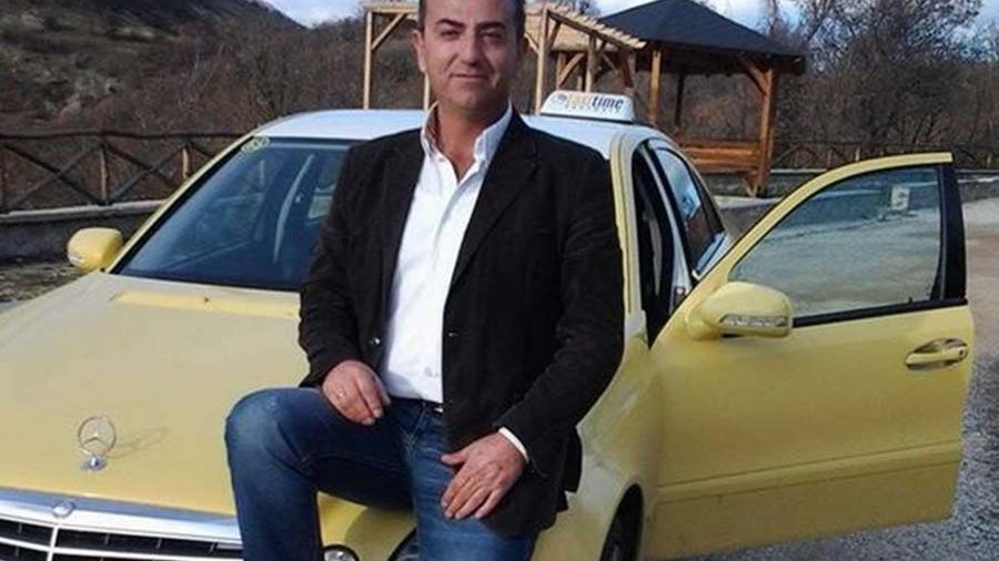 “Έπαιζε 5 ώρες την ημέρα παιχνίδια με όπλα” – Κατάθεση-φωτιά από την γυναίκα του αστυνομικού που δολοφόνησε τον ταξιτζή στην Καστοριά