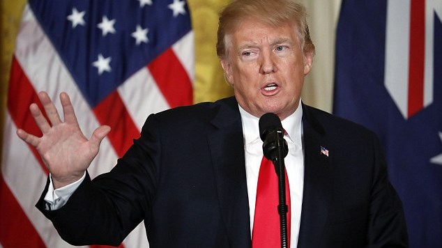 Ο Τραμπ αποκάλεσε δειλό τον αστυνομικό που δεν επενέβη στο μακελειό στην Φλόριντα – ΒΙΝΤΕΟ