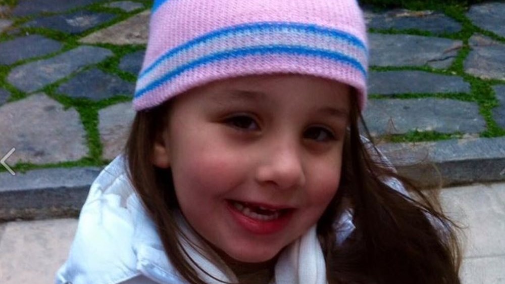 Το πόρισμα για τον θάνατο της μικρής Μελίνας και η οργή του πατέρα – Τι καταγγέλλει η ιατροδικαστής της οικογένειας – ΒΙΝΤΕΟ