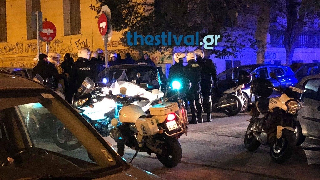 Συμπλοκή οπαδών στο κέντρο της Θεσσαλονίκης – ΒΙΝΤΕΟ