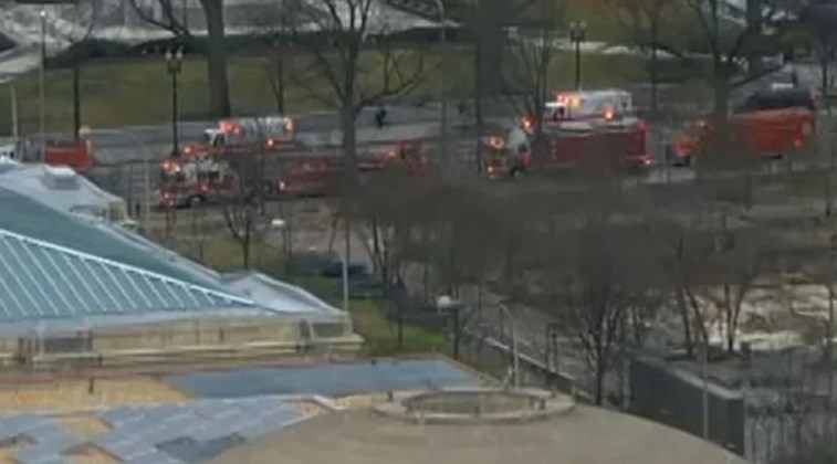 Συνελήφθη μία γυναίκα μετά  την πτώση οχήματος στις μπάρες ασφαλείας του Λευκού Οίκου – ΤΩΡΑ