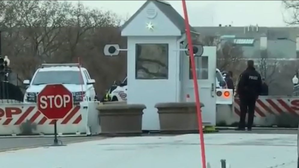 Αυτό είναι το όχημα που έπεσε πάνω στις μπάρες ασφαλείας του Λευκού Οίκου – ΦΩΤΟ – ΤΩΡΑ