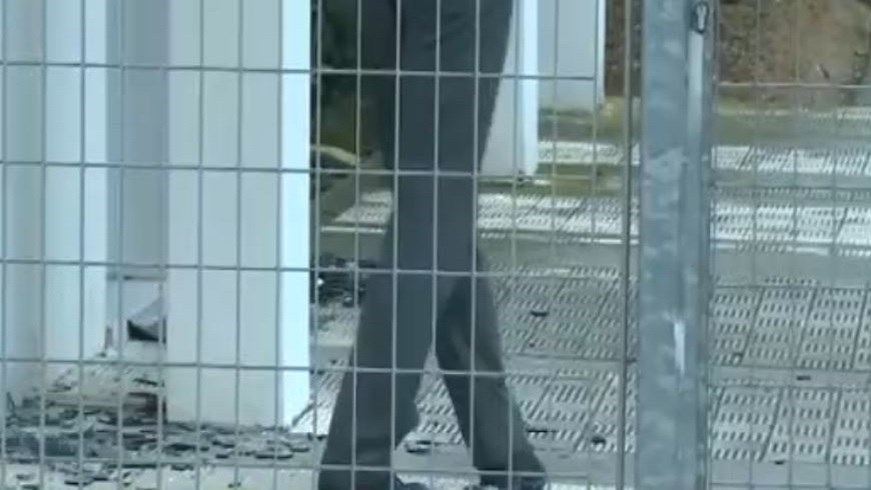 Επίθεση του Ρουβίκωνα στα γραφεία της Novartis – Έσπασαν τζαμαρίες, πέταξαν μπογιές -BINTEO