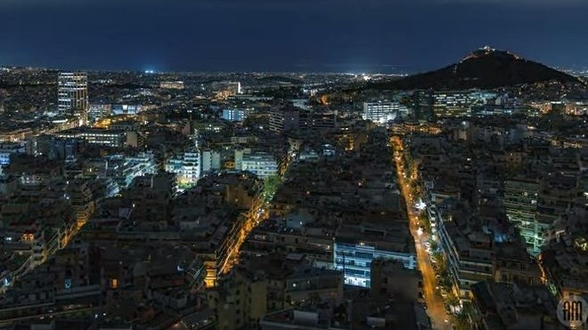 Η μαγευτική εικόνα της νυχτερινής Αθήνας – Τι λέει ο δημιουργός του viral ΒΙΝΤΕΟ