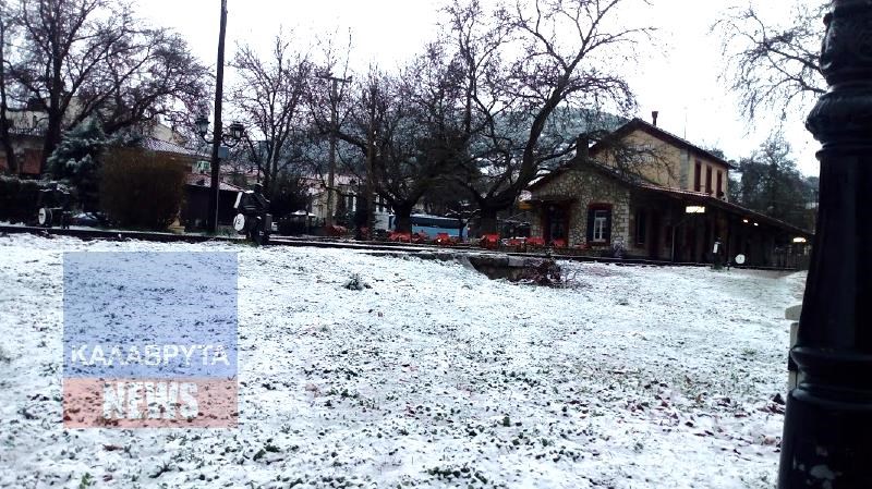 Στα λευκά «ξύπνησαν» τα Καλάβρυτα – ΦΩΤΟ