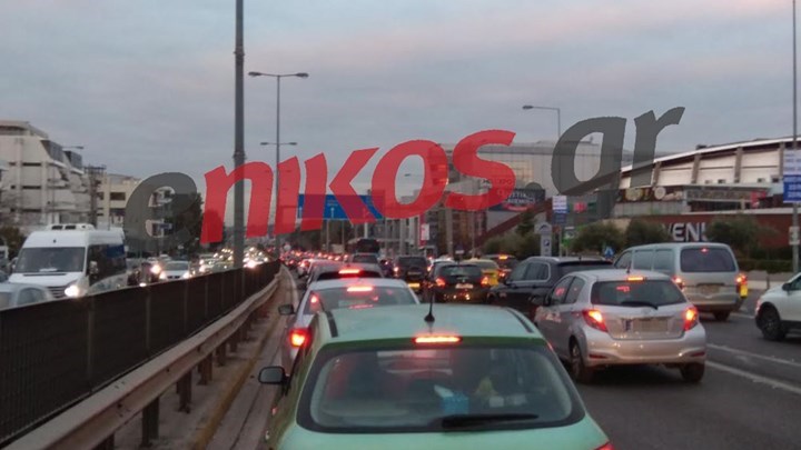 Στο “κόκκινο” η κίνηση στους δρόμους της Αθήνας – Δείτε πού έχει μποτιλιάρισμα