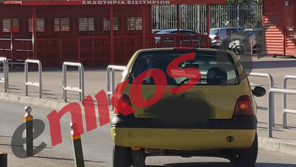 Παρκάρισμα από τα… λίγα- “Κρέμασε” το αυτοκίνητο σε πάσσαλο- ΦΩΤΟ αναγνώστη