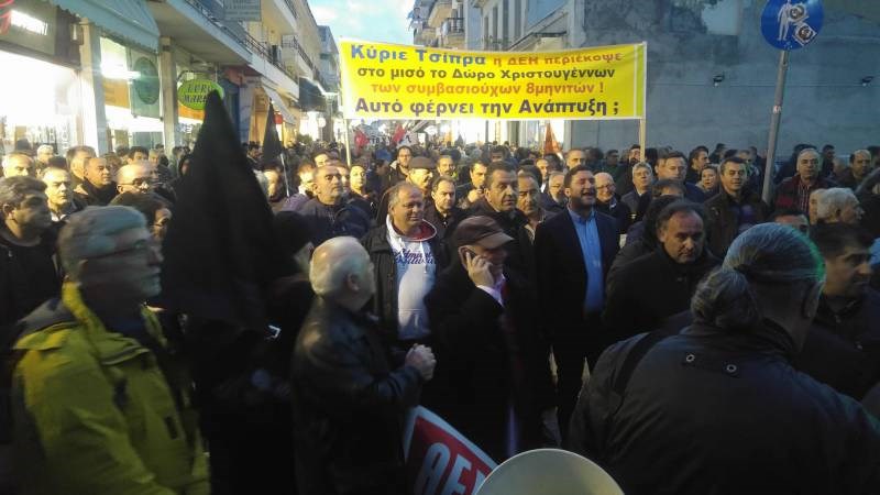 Ένταση έξω από τον χώρο της ομιλίας Τσίπρα στην Τρίπολη – ΒΙΝΤΕΟ – ΦΩΤΟ