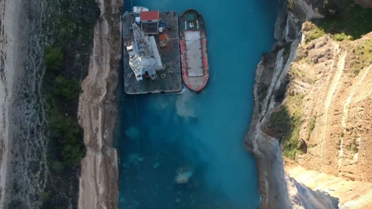 Οι εντυπωσιακές εικόνες που κατέγραψε drone από την κατολίσθηση στον Ισθμό της Κορίνθου – ΒΙΝΤΕΟ