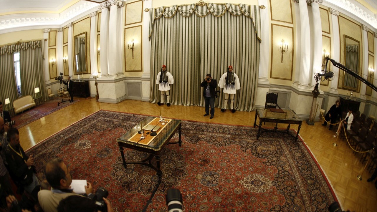 Μόνο στο enikos.gr: Δηλώνω, αντί ορκίζομαι θα πουν όλα τα νέα μέλη της κυβέρνησης