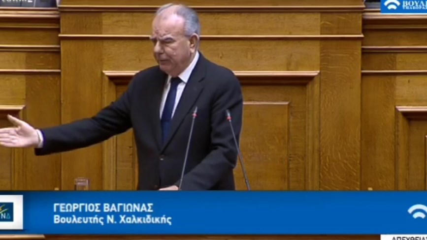 Με “σπασμένη” φωνή ολοκλήρωσε την ομιλία του ο βουλευτής Βαγιωνάς – Μεταφέρθηκε με ασθενοφόρο στο ΓΝΑ – ΒΙΝΤΕΟ