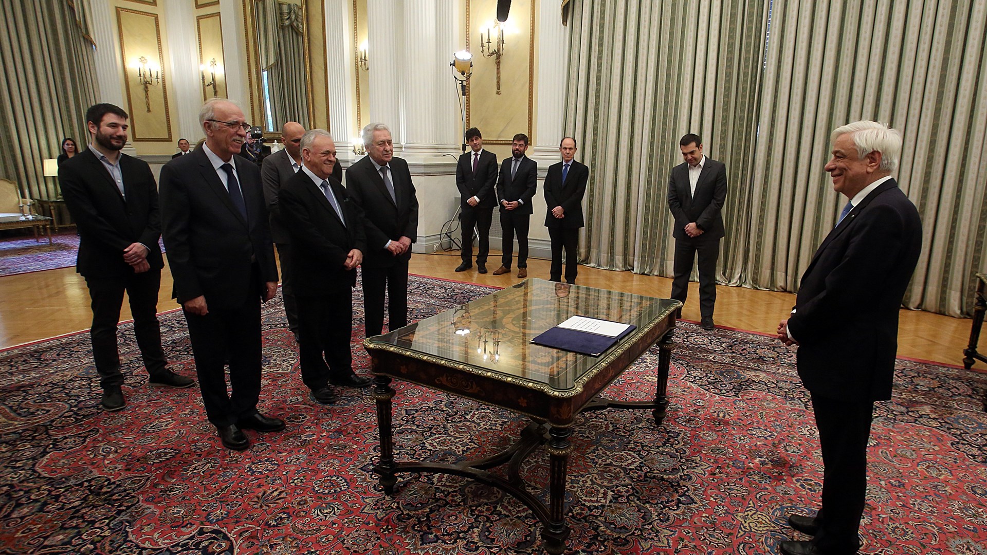 Όλα όσα έγιναν στην ορκωμοσία των νέων μελών της κυβέρνησης – Τα «πηγαδάκια» και τα παραλειπόμενα – ΦΩΤΟ – ΒΙΝΤΕΟ