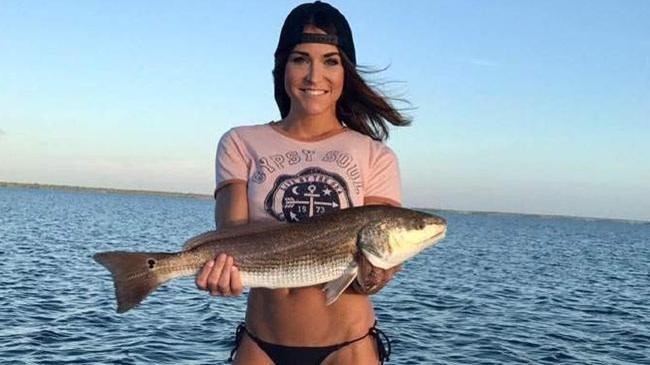 Δείτε την “καυτή” παντρεμένη καθηγήτρια – ΦΩΤΟ