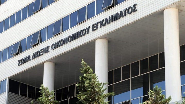 Θα γέμιζαν την αγορά “μαϊμούδες” – Κατασχέθηκαν χιλιάδες γυαλιά ηλίου, πορτοφόλια, φουλάρια και αθλητικά παπούτσια