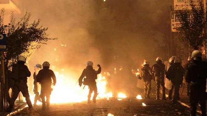 Νύχτα επεισοδίων από αντιεξουσιαστές – ΒΙΝΤΕΟ