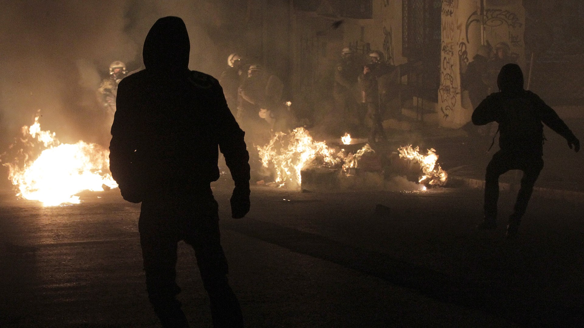 Γερμανικά ΜΜΕ: Αναρχικοί τα βάζουν με την ελληνική πολιτεία – Ρημάζουν και καίνε