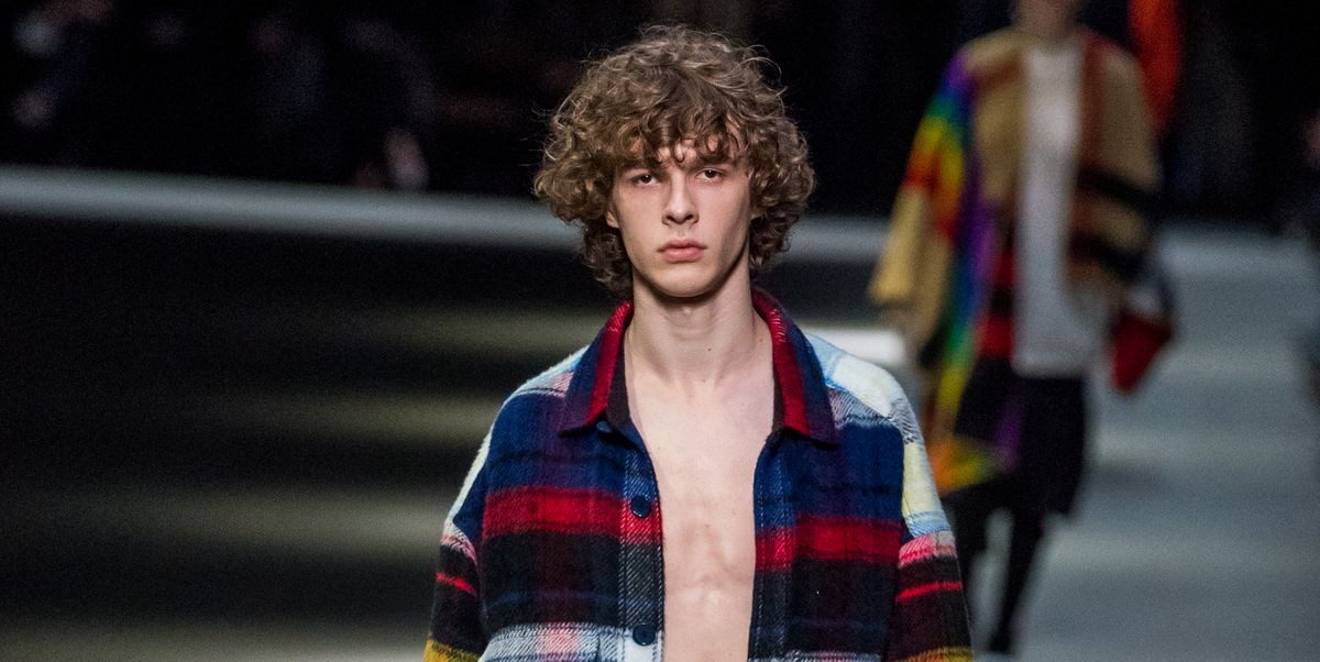 Ντεμπούτο στην πασαρέλα για τον 18χρονο Πρίγκιπα της Δανίας – ΦΩΤΟ