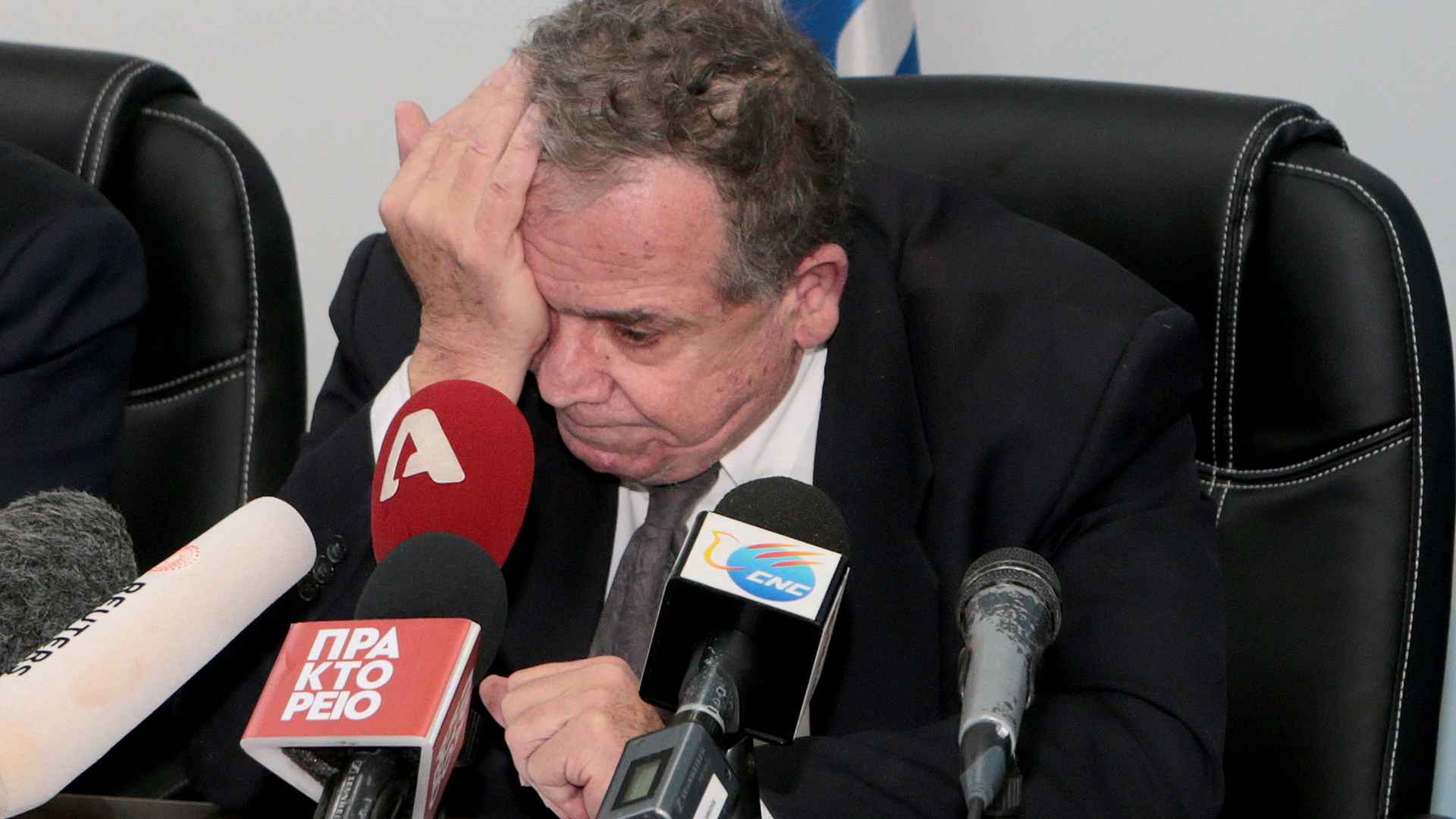 Τα δάκρυα του Μουζάλα κατά την αποχώρησή του από το υπουργείο – ΒΙΝΤΕΟ