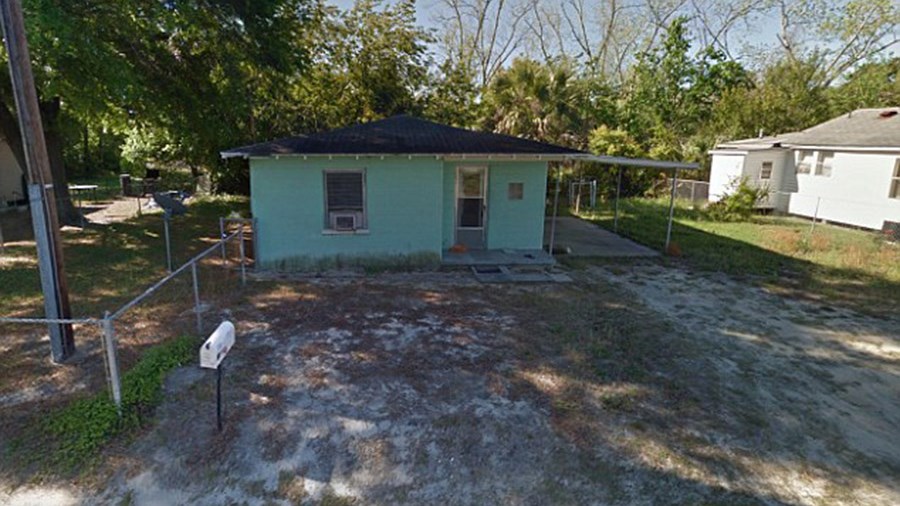 Αδιανόητο: Πατέρας και κόρη έκαναν σεξ στην πίσω αυλή του σπιτιού τους