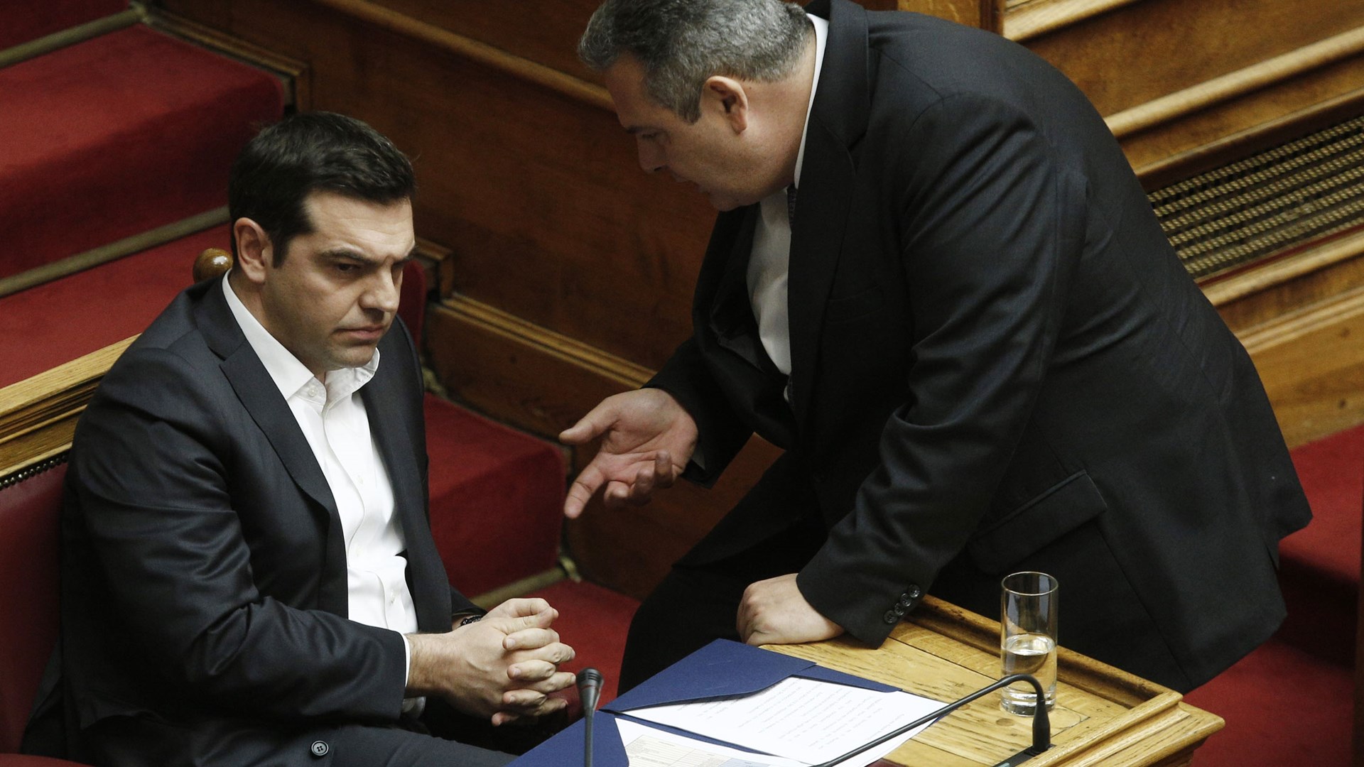 Διαρκής επικοινωνία του Πρωθυπουργού με Καμμένο-Κοτζιά για τους δύο στρατιωτικούς