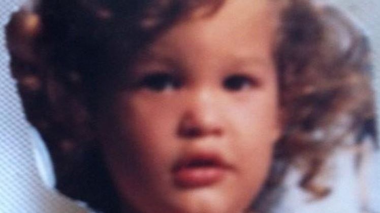 Αναγνωρίζετε το αγοράκι της φωτογραφίας; Είναι γνωστός παρουσιαστής