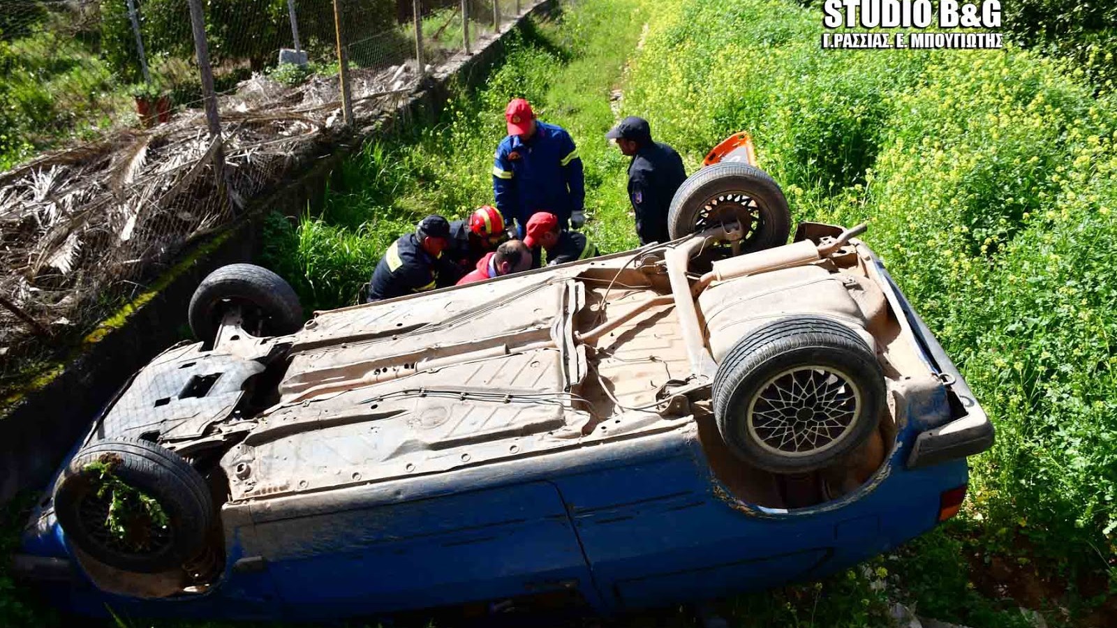 Δείτε τις συγκλονιστικές προσπάθειες των πυροσβεστών να απεγκλωβίσουν τον οδηγό αυτοκινήτου μετά από τροχαίο- ΒΙΝΤΕΟ