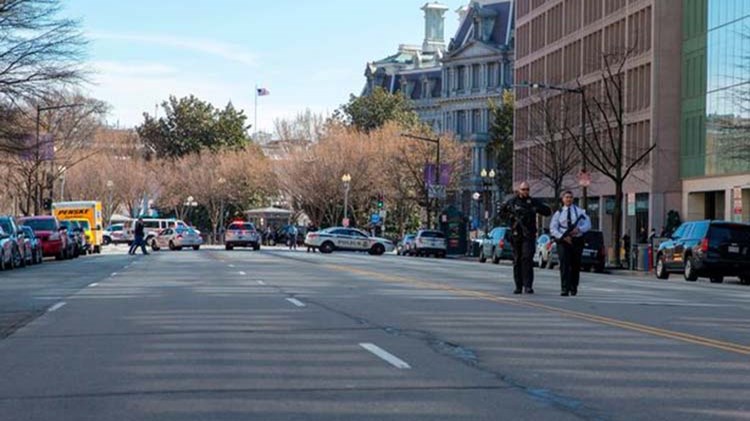 Συναγερμός στην Ουάσινγκτον – Οι πρώτες εικόνες μετά τους πυροβολισμούς κοντά στον Λευκό Οίκο