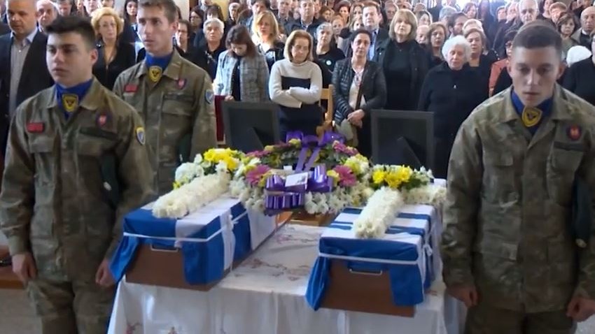 Συγκλονιστικό – Πατέρας και γιος κηδεύτηκαν μαζί 44 χρόνια μετά το θάνατό τους – ΒΙΝΤΕΟ